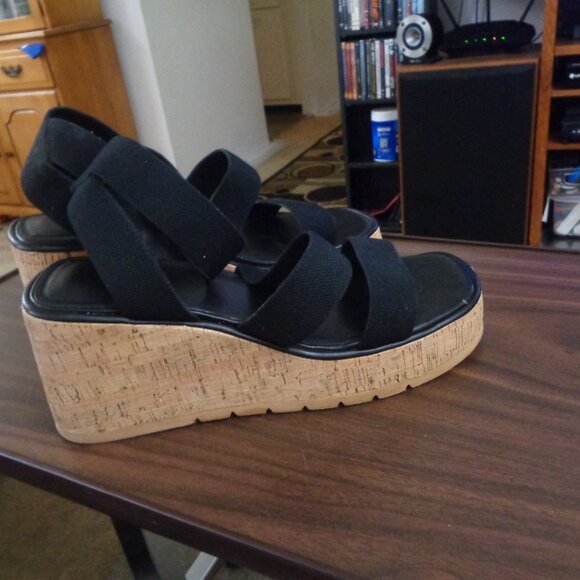 Torrid Triple Band Stretch Wedge Pre Owned  sz 13ww - Picture 7 of 7